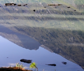 Отражение в Среднем Мультинском озере.