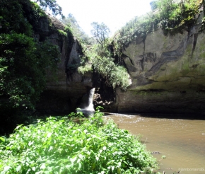 Треккинг к пещерам Мау-Мау 