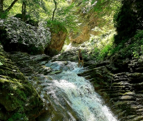 Водопад каскадный