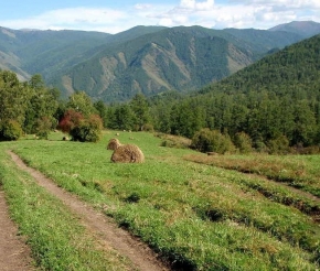 спуск в долину реки Ак-Кем