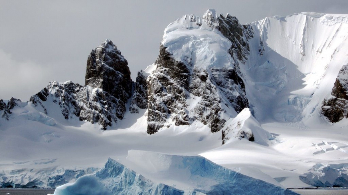 Горы Антарктиды маленькие