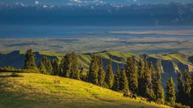 Вид на Иссык-Куль. Фото: Михаил Самарин