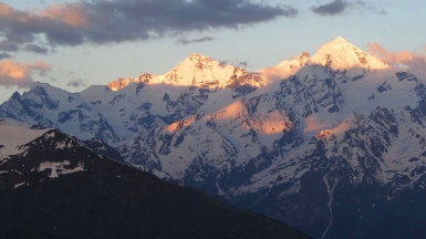 Вершины Тетнульд и Гестола. Фото нашего гида Ирины Пряничниковой.