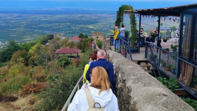 Вид с крепости на Алазанскую долину. Фото наших Странников
