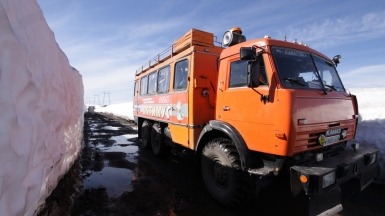 Заброска. Вот столько снега было в июле 2013 года! Фото из архива Клуба