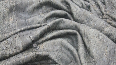 Свежая лава! Такой мы её увидели в 2013 году, она застывала складками, словно ткань. Фото из архива Клуба