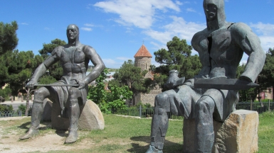 Памятник в Гори. Фото нашего гида Ирины Пряничниковой