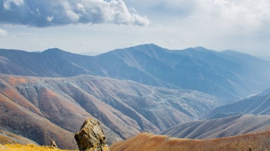 Дорога на Сонкуль. Река Кокомерен. Фото: Анатолий Жидков