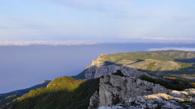 Обрывы главной гряды Крымских гор, фото: Виктория Васильченко
