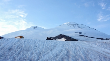 Вид на Эльбрус от Приюта-11. Фото: johnlepikhin, visualhunt.com