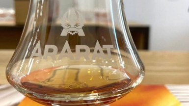 На дегустации коньяка. Фото нашей Странницы Эланы Паньковой