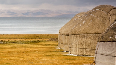 Озеро Сонкуль. Река Кокомерен. Фото: Анатолий Жидков