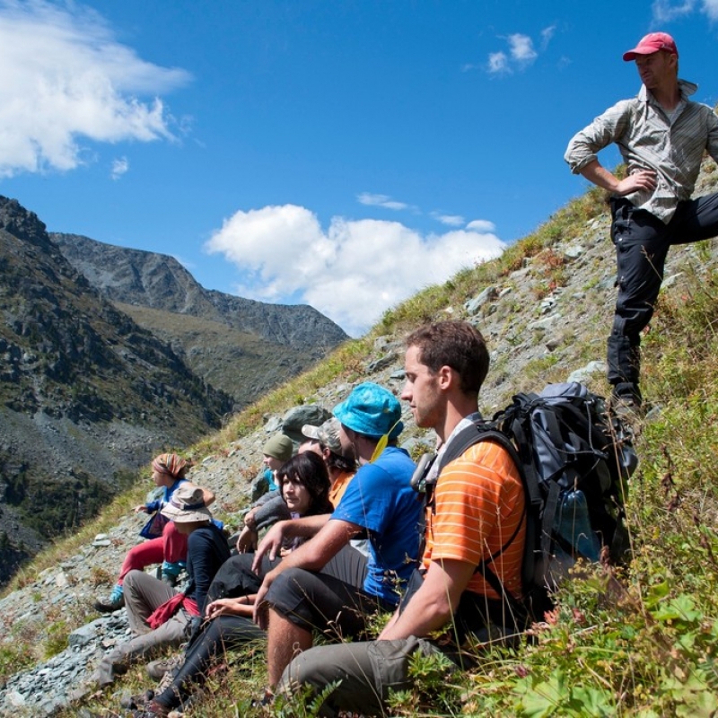 Подъем на обзорную точку. Часто останавливались и любовались видами.