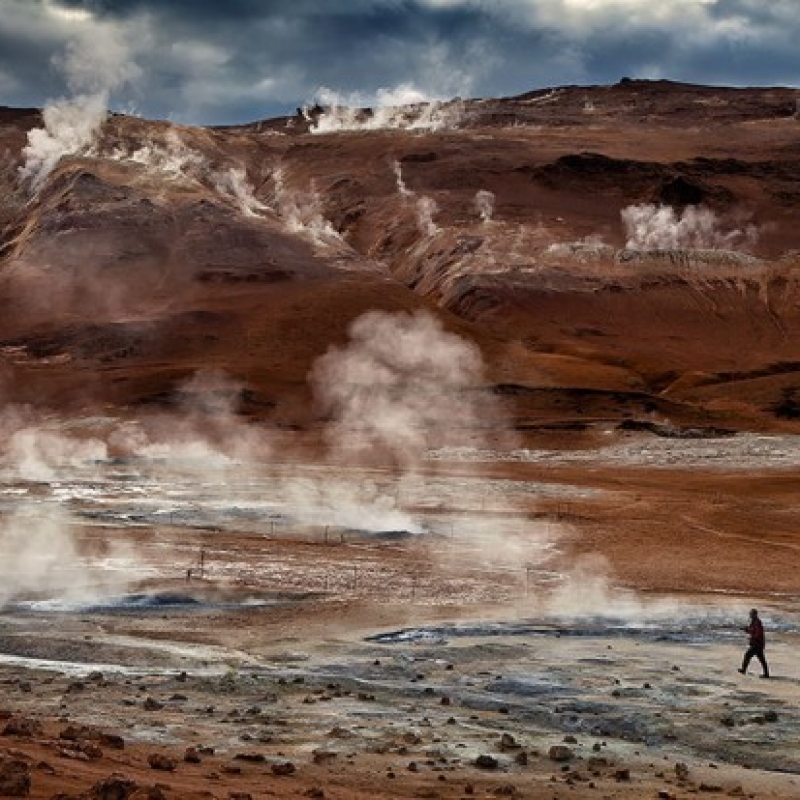 Долина бурлящих серных источников Квераренд