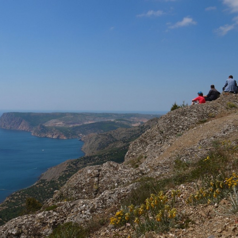 Любуемся морем с перевала над пляжем Инжир