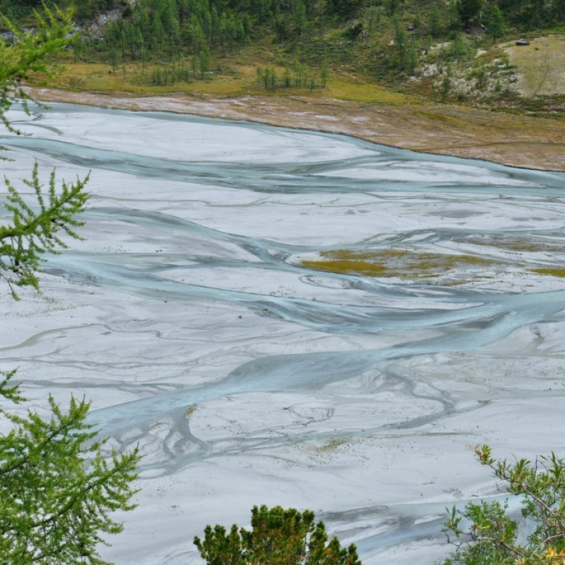 Начало Ак-Кемского озера, песчаные дюны  и бурные потоки