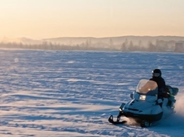 Выходные на Ладоге: снегоходы и хаски (домики)